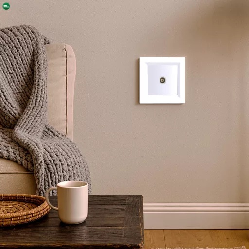 Nova TV csatlakozóaljzat fehér kerettel