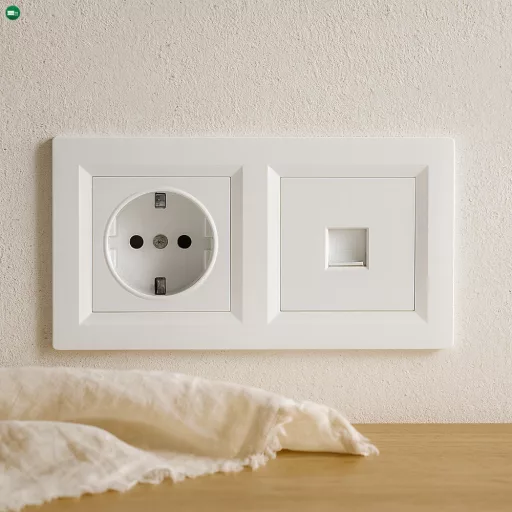 Nova dugalj 16A 250V UTP csatlakozóval fehér kerettel