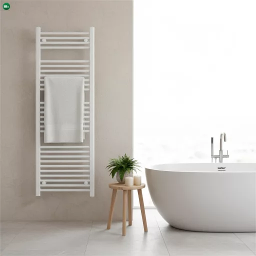 Egyenes törölközőszárító radiátor 1400x500 mm fehér